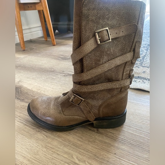 ✨HP✨Steve Madden Brewzzer distressed leather boots - Picture 4 of 10